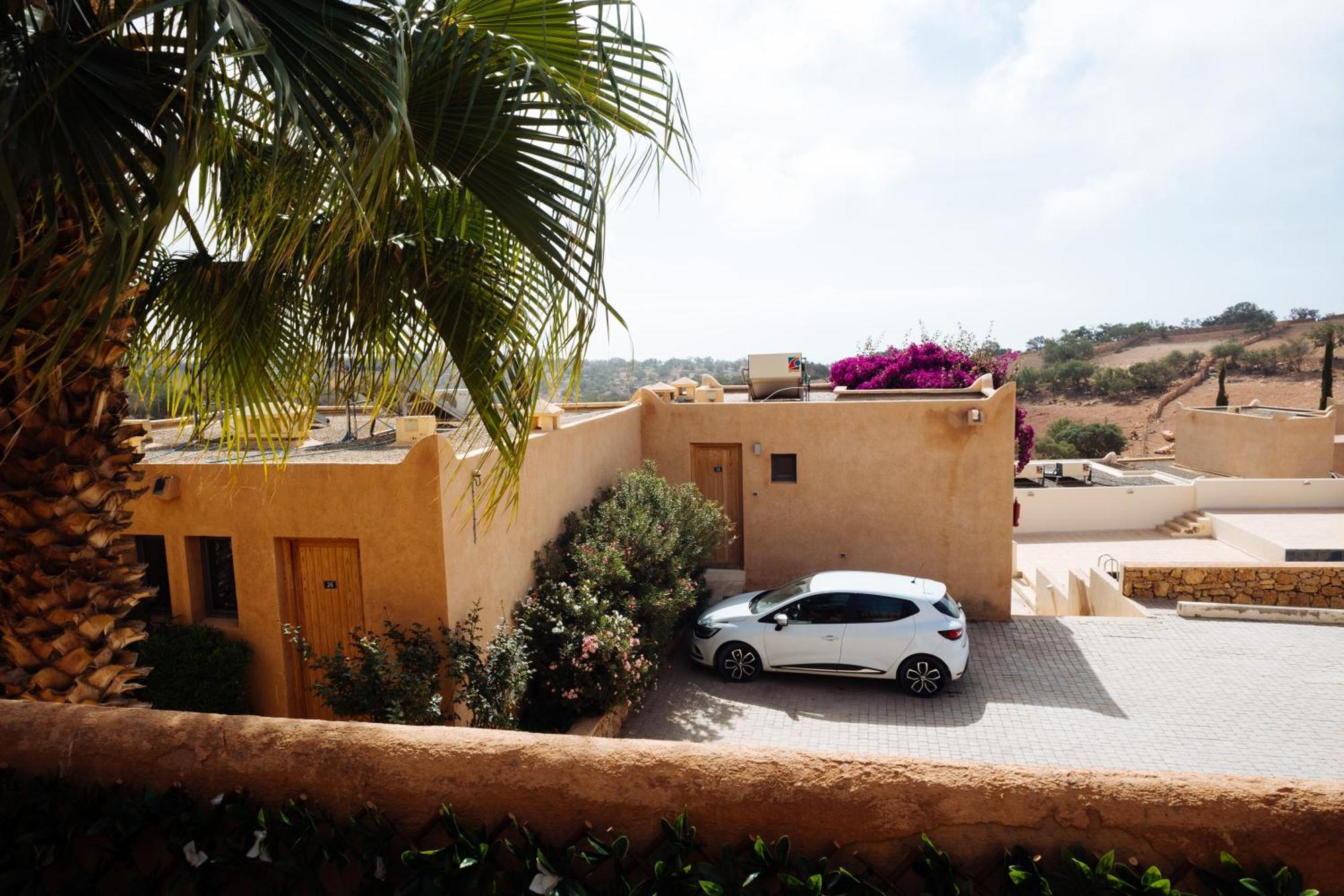 Argan Oasis Studio, Poolside Retreat Near Taghazout Apartment Ikouzza