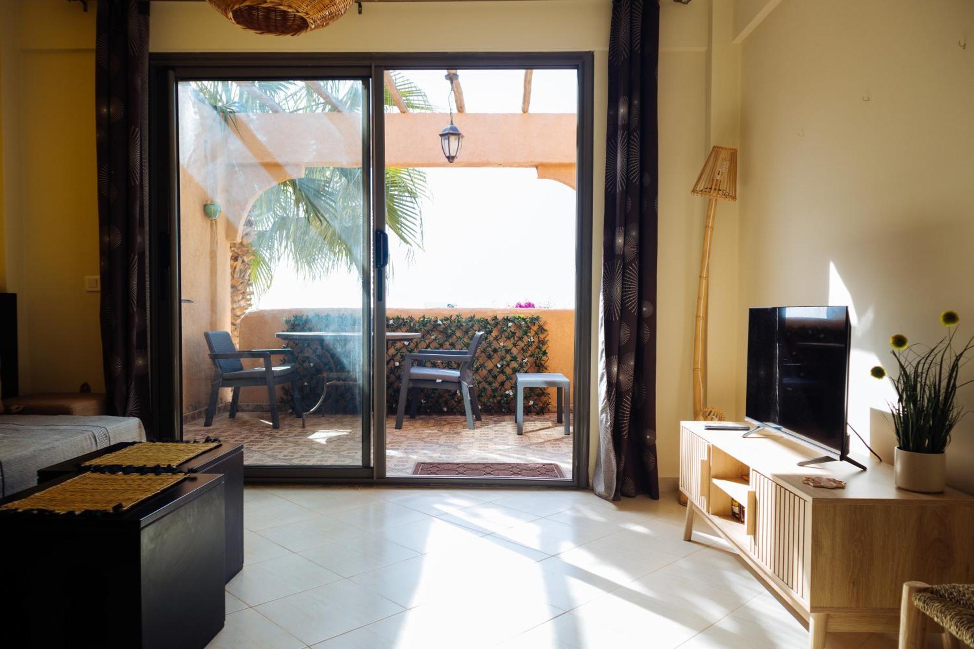 Argan Oasis Studio, Poolside Retreat Near Taghazout Ikouzza