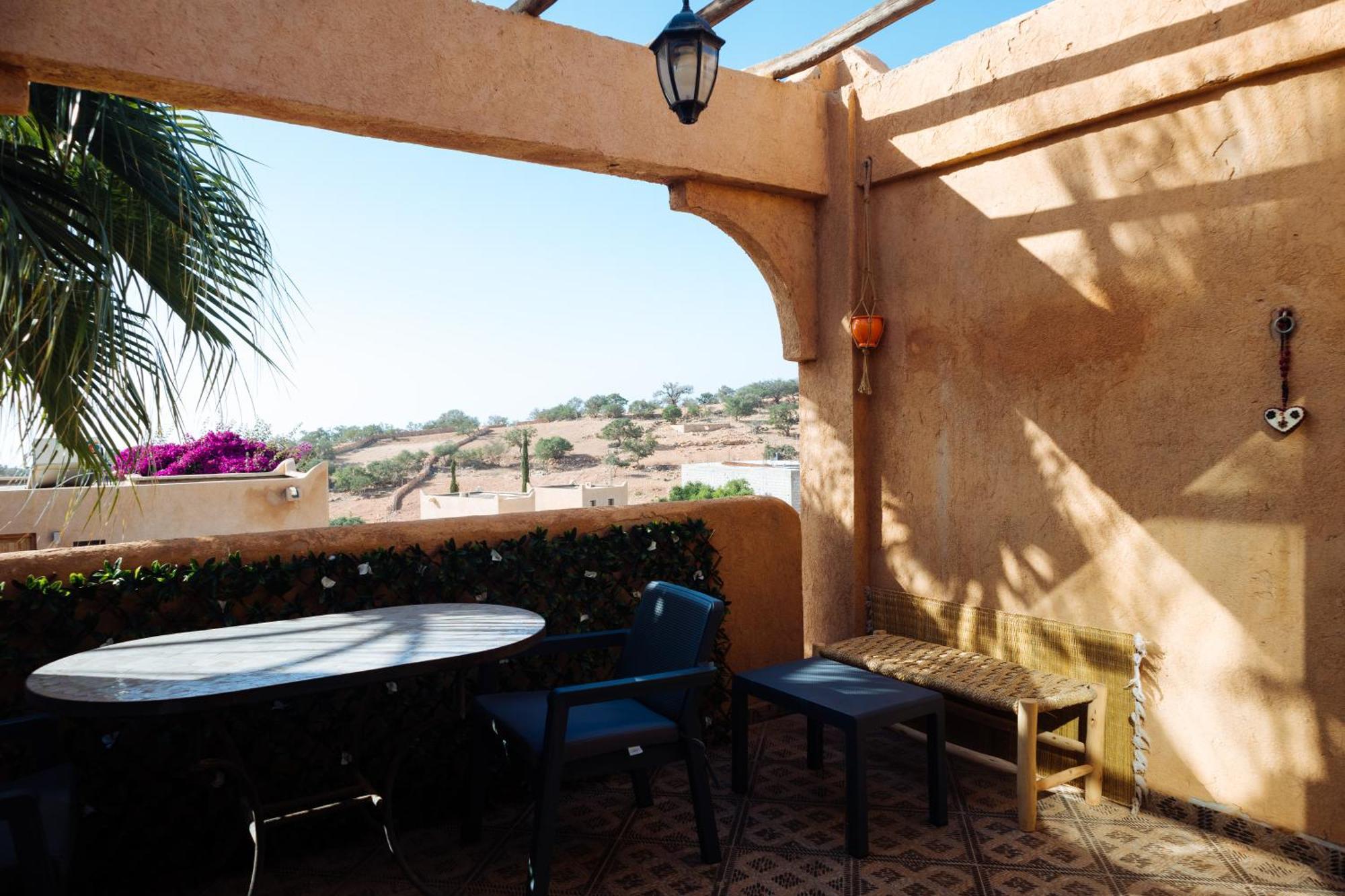 Argan Oasis Studio, Poolside Retreat Near Taghazout *