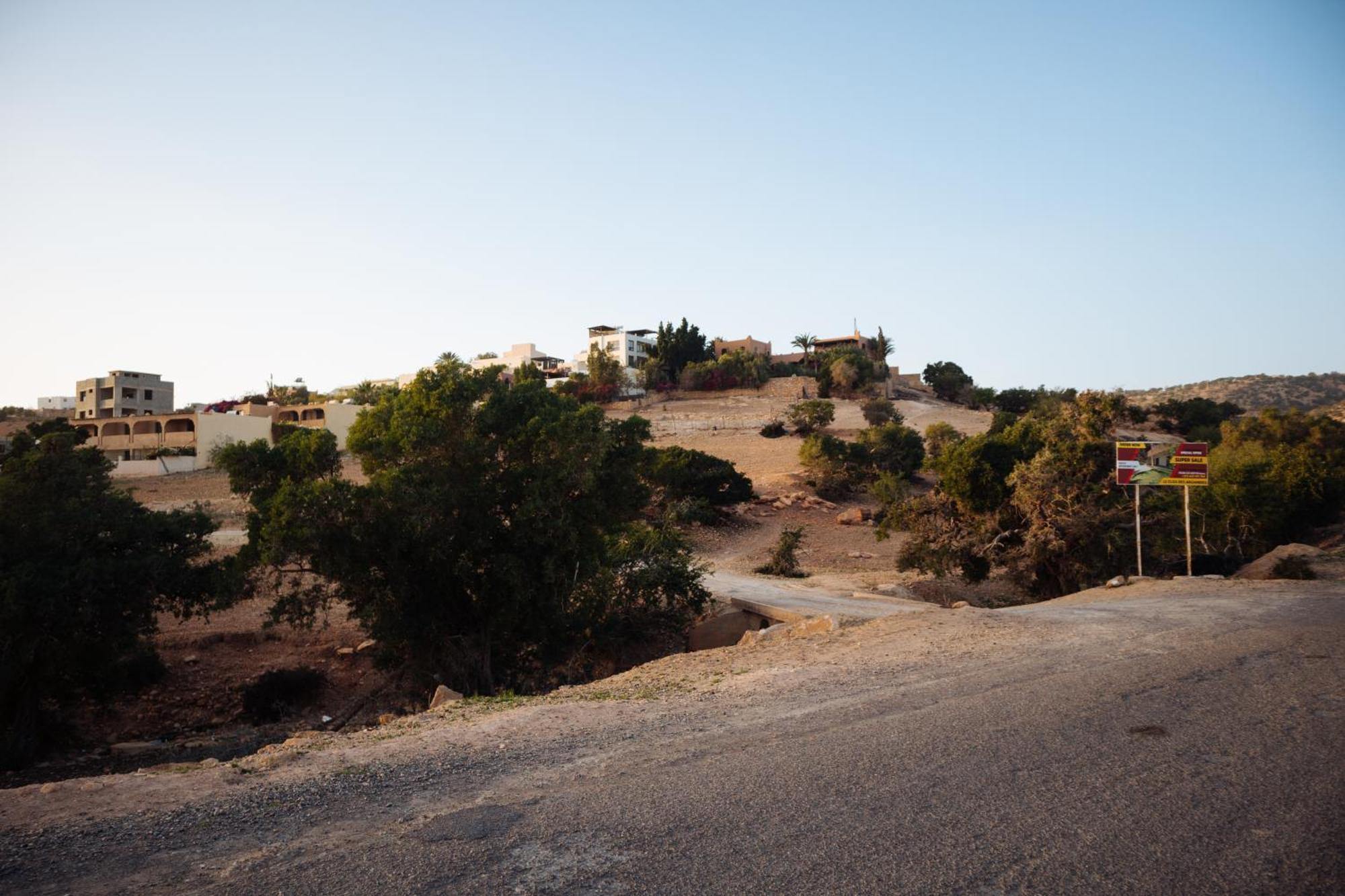 Argan Oasis Studio, Poolside Retreat Near Taghazout Apartment Ikouzza